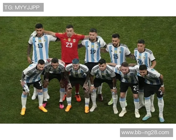 探索足球巨星的成长轨迹与辉煌成就揭示他们背后的努力与梦想